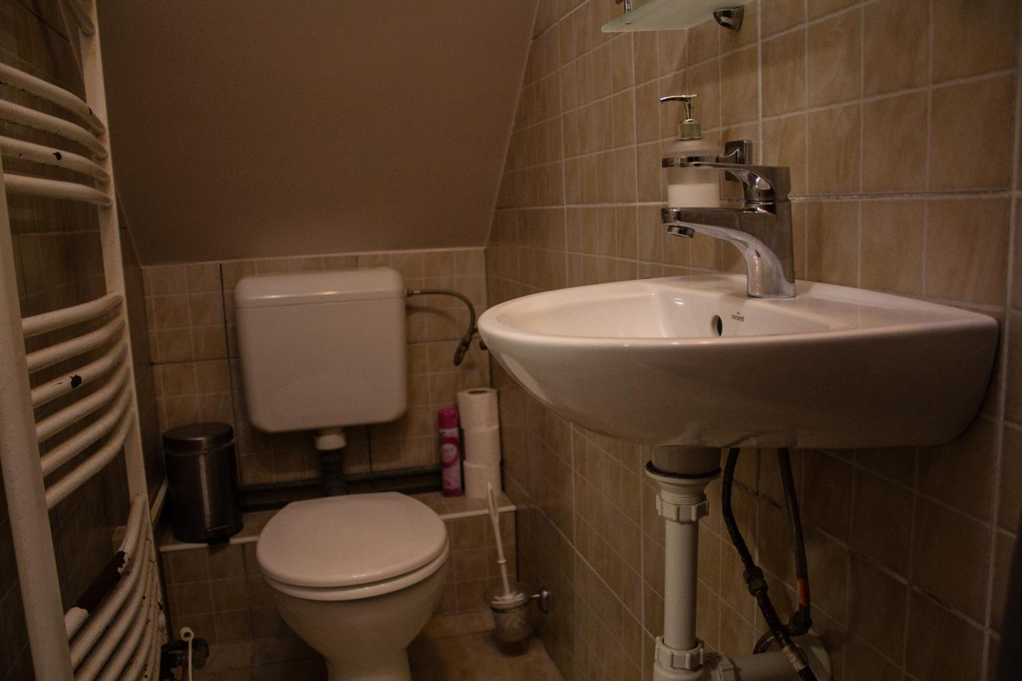 Fitt Maganszallashely Sásd Buitenkant foto