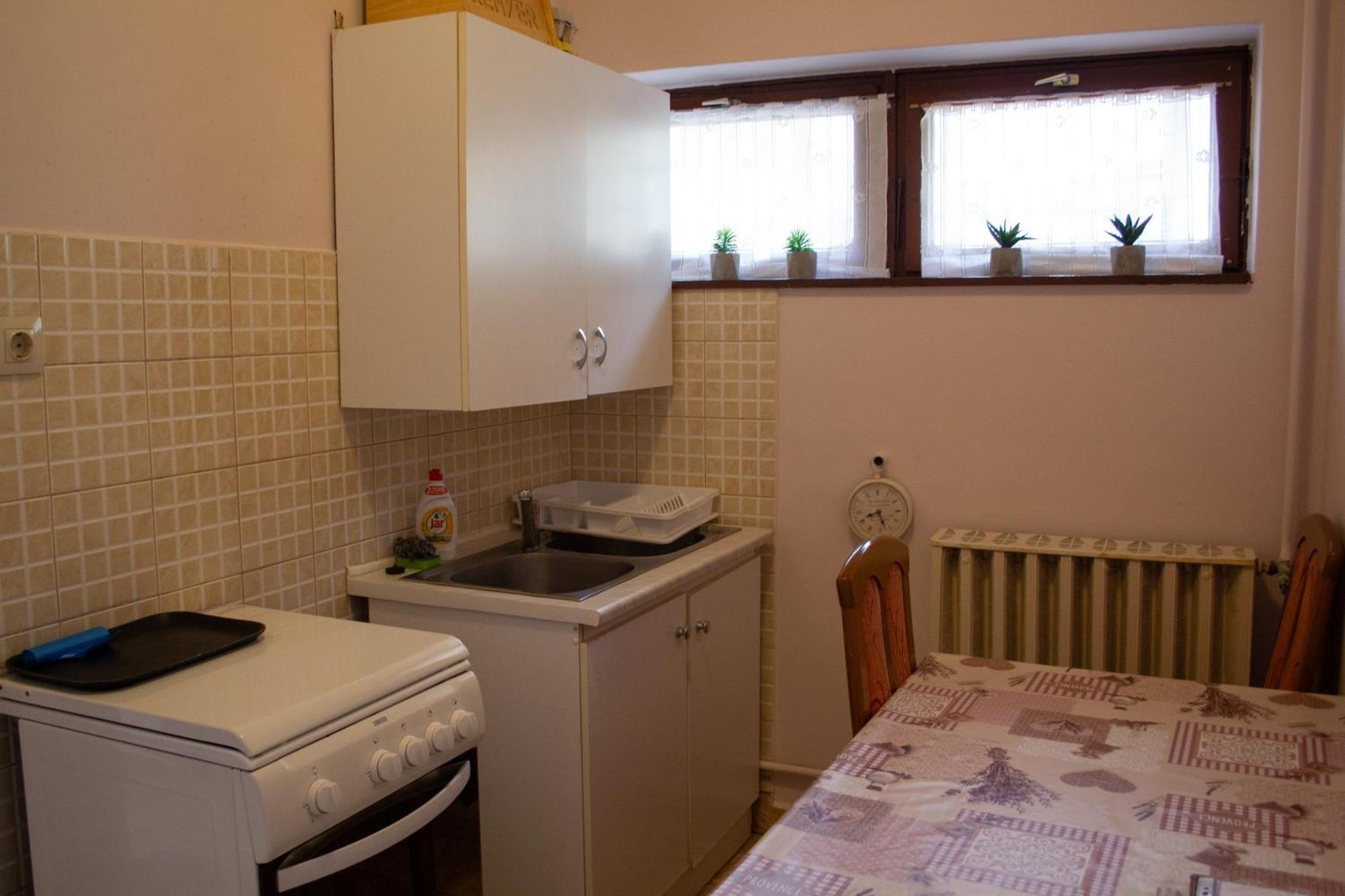 Fitt Maganszallashely Sásd Buitenkant foto
