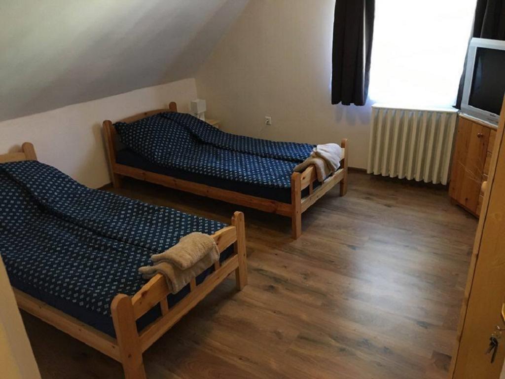 Fitt Maganszallashely Sásd Buitenkant foto
