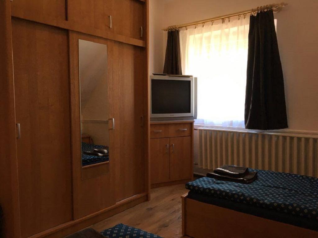 Fitt Maganszallashely Sásd Buitenkant foto