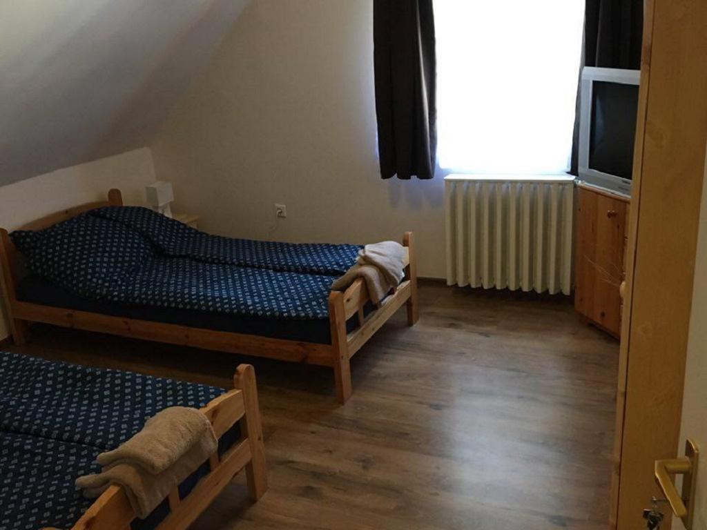 Fitt Maganszallashely Sásd Buitenkant foto