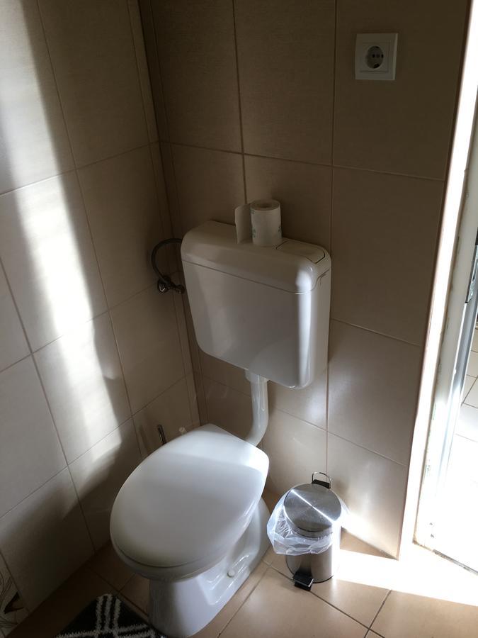 Fitt Maganszallashely Sásd Buitenkant foto