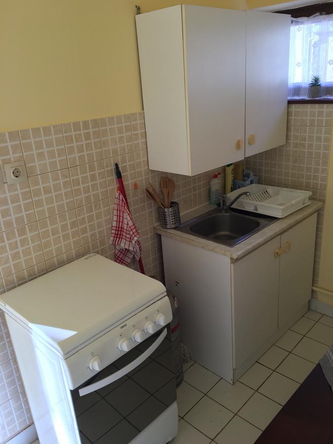 Fitt Maganszallashely Sásd Buitenkant foto