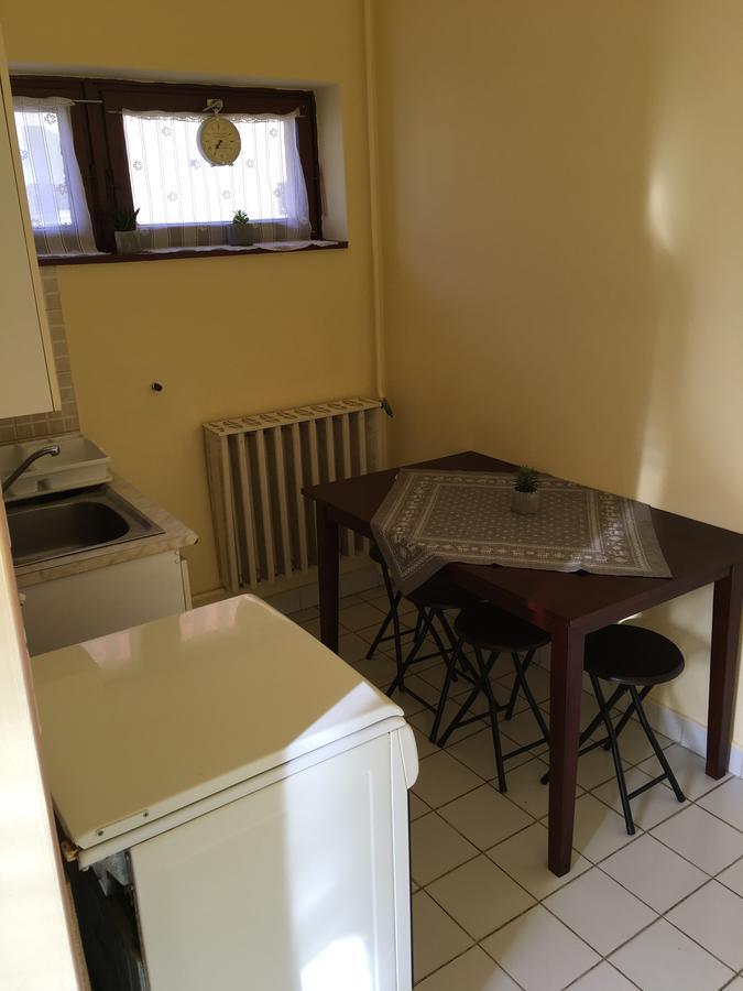 Fitt Maganszallashely Sásd Buitenkant foto