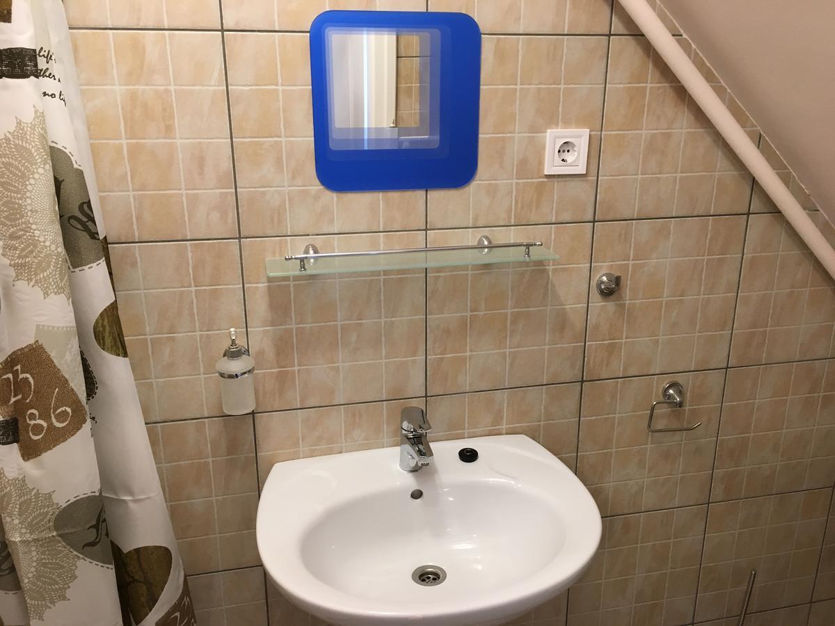 Fitt Maganszallashely Sásd Buitenkant foto